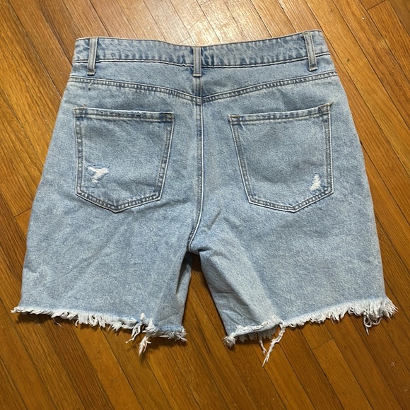 Forever21: Distressed, High Waisted Light Wash Jean Shorts - Picture 2 of 2